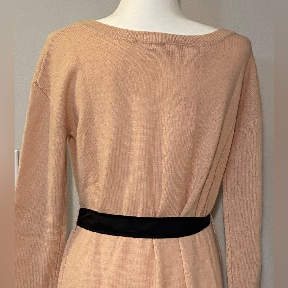 Fiorucci medium wool sweater dress with belt in beige / pink . - Picture 4 of 7